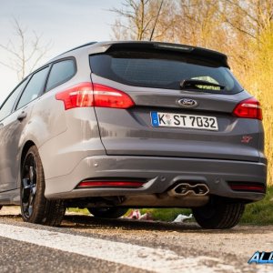 2015-Ford-Focus-ST-diesel-wagon-113-876x535.jpg